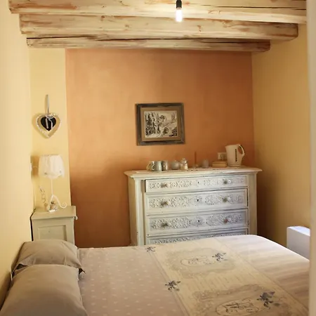 Il Noce E La Strega *