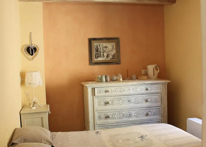 Il Noce E La Strega *